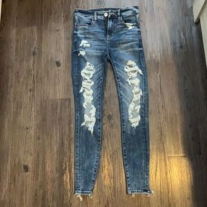 Women’s Distressed Hi-Rise Jegging